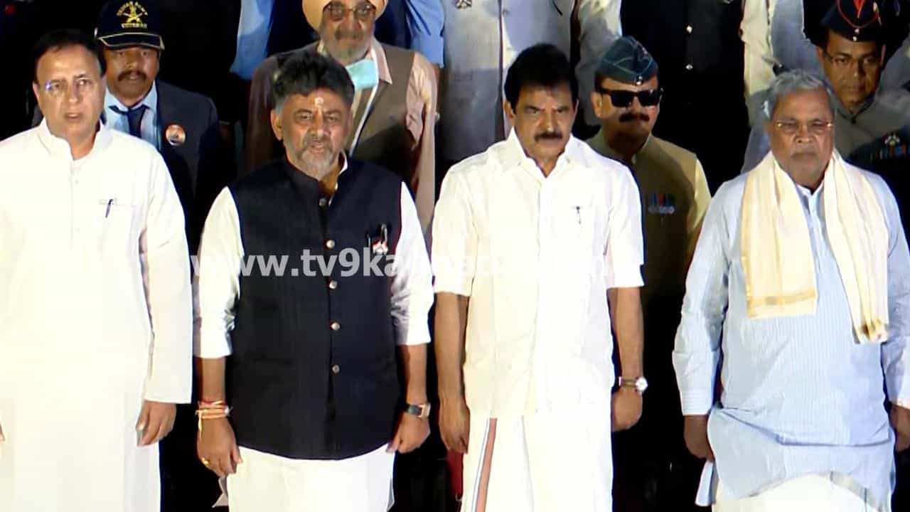 ಆರ್ಮಿ ಕ್ಯಾಂಟೀನ್ಗಳಿಗೆ ಅಬಕಾರಿ ಸುಂಕ ವಿಧಿಸಲ್ಲ: ಸಿಎಂ ಸಿದ್ದರಾಮಯ್ಯ ಸ್ಪಷ್ಟನೆ ಆರ್ಮಿ ಕ್ಯಾಂಟೀನ್ಗಳಿಗೆ ಅಬಕಾರಿ ಸುಂಕ ವಿಧಿಸಲ್ಲ: ಸಿಎಂ ಸಿದ್ದರಾಮಯ್ಯ ಸ್ಪಷ್ಟನೆ