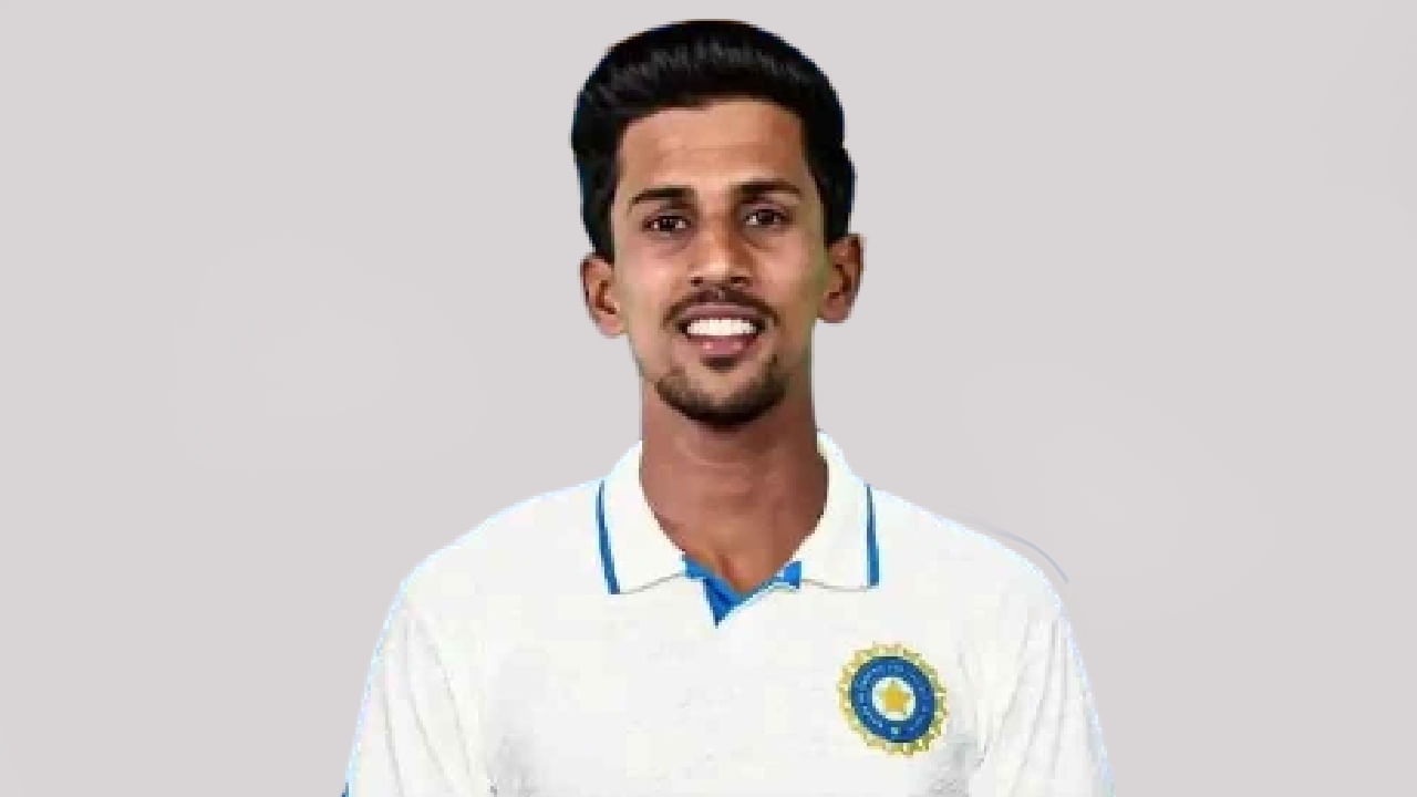 ತನುಷ್ ಕೋಟ್ಯಾನ್: ಬಾರ್ಡರ್-ಗವಾಸ್ಕರ್ ಟೆಸ್ಟ್ ಸರಣಿಯ ಕೊನೆಯ ಎರಡು ಪಂದ್ಯಗಳಿಗೆ ಮುಂಬೈನ ಸ್ಪಿನ್ ಆಲ್ರೌಂಡರ್ ತನುಷ್ ಕೋಟ್ಯಾನ್ ಆಯ್ಕೆಯಾಗಿದ್ದರು. ಆದರೆ ಇಂಗ್ಲೆಂಡ್ ವಿರುದ್ಧದ ಸರಣಿಯಲ್ಲಿ ಸ್ಥಾನ ಪಡೆಯುವಲ್ಲಿ ತನುಷ್ ವಿಫಲರಾಗಿದ್ದಾರೆ.