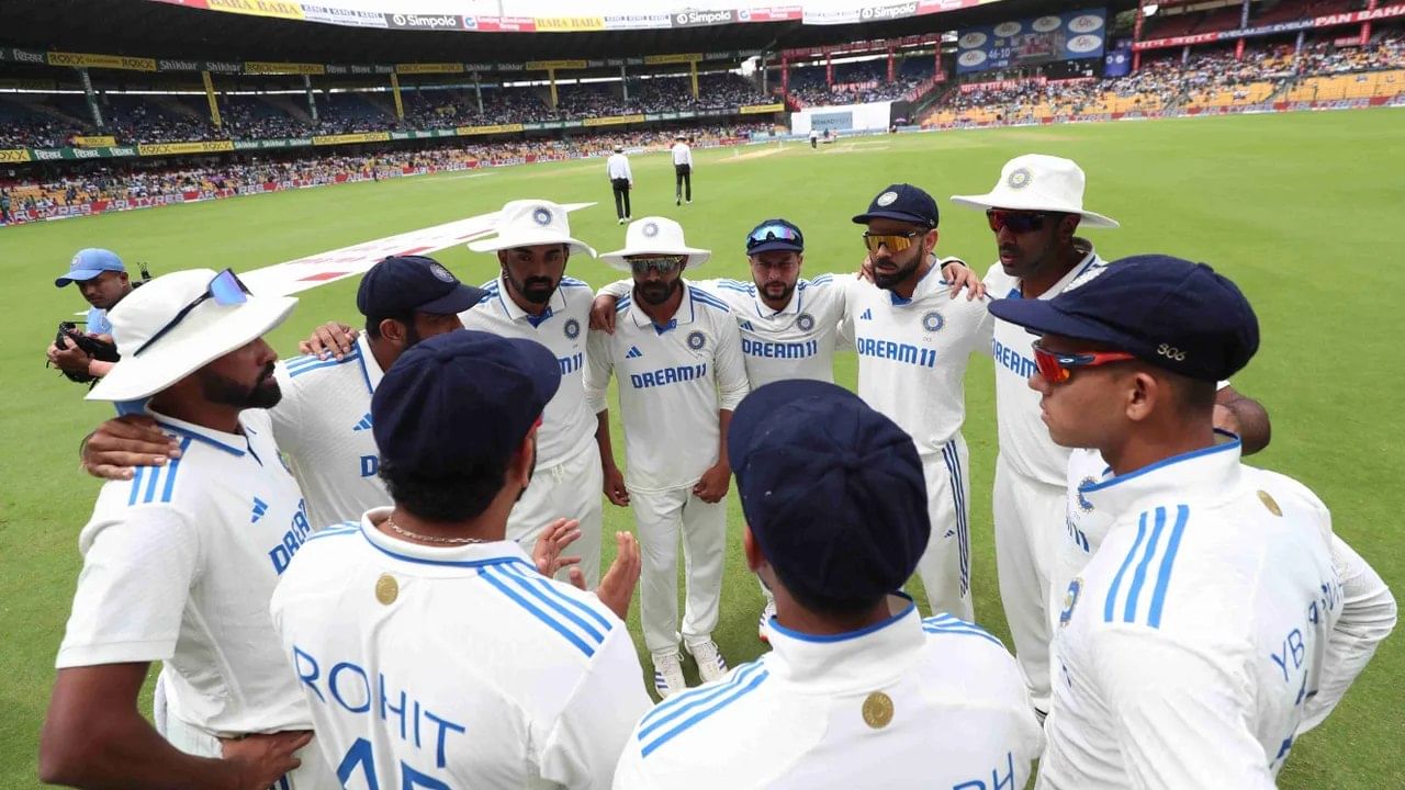 ಭಾರತ ಟೆಸ್ಟ್ ತಂಡ: ಶುಭ್ಮನ್ ಗಿಲ್ (ನಾಯಕ), ರಿಷಭ್ ಪಂತ್ (ಉಪನಾಯಕ), ಯಶಸ್ವಿ ಜೈಸ್ವಾಲ್, ಕೆಎಲ್ ರಾಹುಲ್, ಸಾಯಿ ಸುದರ್ಶನ್, ಅಭಿಮನ್ಯು ಈಶ್ವರನ್, ಕರುಣ್ ನಾಯರ್, ನಿತೀಶ್ ಕುಮಾರ್ ರೆಡ್ಡಿ, ರವೀಂದ್ರ ಜಡೇಜಾ, ಧ್ರುವ್ ಜುರೇಲ್, ವಾಷಿಂಗ್ಟನ್ ಸುಂದರ್, ಶಾರ್ದೂಲ್ ಠಾಕೂರ್, ಜಸ್ಪ್ರೀತ್ ಬುಮ್ರಾ, ಮೊಹಮ್ಮದ್ ಸಿರಾಜ್, ಪ್ರಸಿದ್ಧ್ ಕೃಷ್ಣ, ಆಕಾಶ್ ದೀಪ್, ಕುಲ್ದೀಪ್ ಯಾದವ್, ಅರ್ಷದೀಪ್ ಸಿಂಗ್.