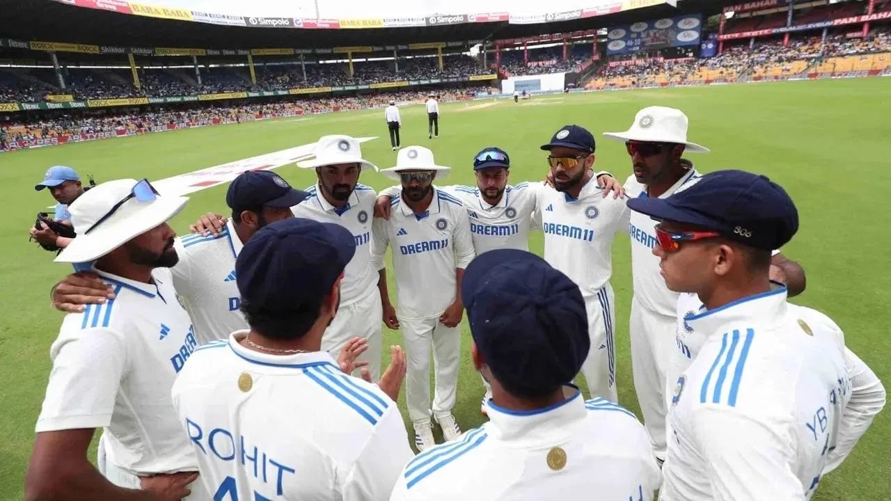 ಇದೀಗ ಇಂಗ್ಲೆಂಡ್ ವಿರುದ್ಧದ ಸರಣಿಗೂ ಮುನ್ನ ಮತ್ತೆ ಹಿರಿಯ ಆಟಗಾರೊಬ್ಬರು ನಾಯಕತ್ವಕ್ಕಾಗಿ ಡಿಮ್ಯಾಂಡ್ ಮಾಡಿದ್ದಾರೆ ಎಂದು ವರದಿಯಾಗಿದೆ. ಇದಾಗ್ಯೂ ಭವಿಷ್ಯದ ದೃಷ್ಟಿಯಿಂದ ಯುವ ಆಟಗಾರರಿಗೆ ನಾಯಕತ್ವ ನೀಡಲು ಬಿಸಿಸಿಐ ಮುಂದಾಗಿದೆ ಎಂದು ತಿಳಿದು ಬಂದಿದೆ. ಹೀಗಾಗಿ ಇಂಗ್ಲೆಂಡ್ ವಿರುದ್ಧದ ಸರಣಿ ವೇಳೆ ಭಾರತ ಟೆಸ್ಟ್ ತಂಡದ ನಾಯಕ ಹಾಗೂ ಉಪನಾಯಕ ಬದಲಾದರೂ ಅಚ್ಚರಿಪಡಬೇಕಿಲ್ಲ.