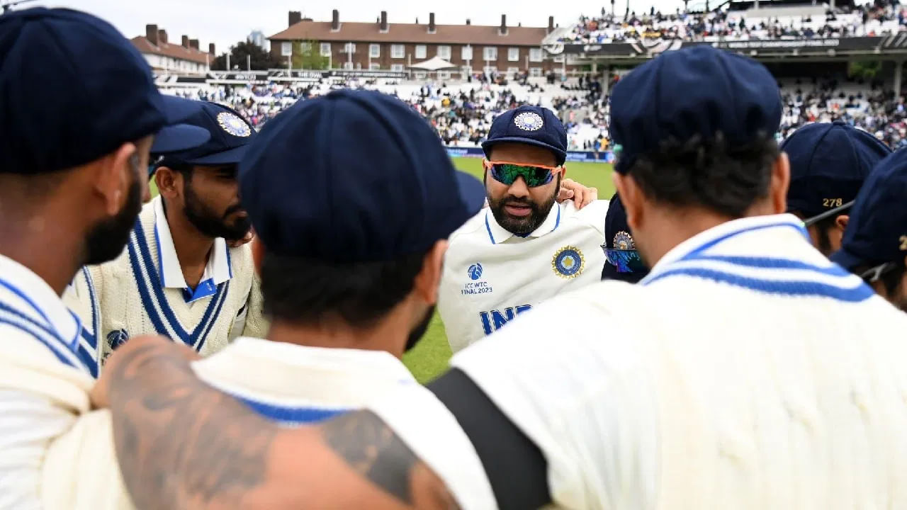 ಆದರೆ ಇದಾದ ಬಳಿಕ ಟೀಮ್ ಇಂಡಿಯಾ ಒಂದೇ ಒಂದು ಪಂದ್ಯವನ್ನು ಗೆದ್ದಿರಲಿಲ್ಲ. ಪಂದ್ಯ ಗೆಲ್ಲಲು ಆಸ್ಟ್ರೇಲಿಯನ್ನರು ಒಂದೇ ಒಂದು ಅವಕಾಶವನ್ನು ಸಹ ನೀಡಿರಲಿಲ್ಲ. ಇದರ ನಡುವೆ ಬೌಲರ್​ಗಳು ಮೊಣಚಿನ ದಾಳಿ ಮರೆತರು. ಬ್ಯಾಟರ್​ಗಳು ರನ್​ಗಳಿಸಲು ಪರದಾಡಿದರು. ಪರಿಣಾಮ ಈ 5 ಪಂದ್ಯಗಳಿಂದಲೇ ಟೀಮ್ ಇಂಡಿಯಾದ ಮೂವರು ಸ್ಟಾರ್ ಆಟಗಾರರ ಕೆರಿಯರ್​ ಕೊನೆಗೊಂಡಿತು. 