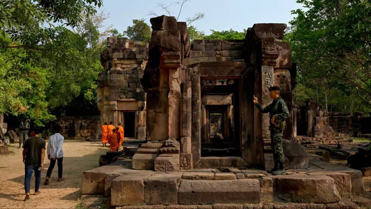800 ವರ್ಷ ಹಳೆಯ ದೇವಾಲಯ ವಿಚಾರವಾಗಿ ಥೈಲ್ಯಾಂಡ್​, ಕಾಂಬೋಡಿಯಾ ನಡುವೆ ಘರ್ಷಣೆ