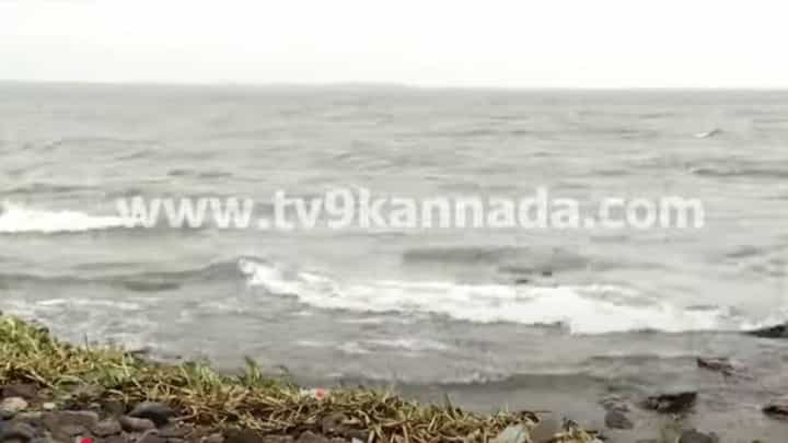 ತುಂಗಭದ್ರಾ ಜಲಾಶಯದಲ್ಲಿ ಹರಿದು ಬರುತ್ತಿದೆ ದಿನಕ್ಕೊಂದು ಟಿಎಂಸಿ ನೀರು, ರೈತರಲ್ಲಿ ಸಂತಸ! ತುಂಗಭದ್ರಾ ಜಲಾಶಯದಲ್ಲಿ ಹರಿದು ಬರುತ್ತಿದೆ ದಿನಕ್ಕೊಂದು ಟಿಎಂಸಿ ನೀರು, ರೈತರಲ್ಲಿ ಸಂತಸ!
