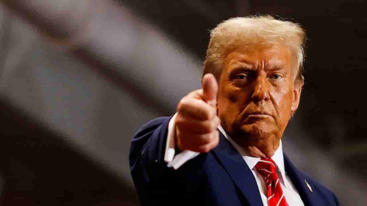 ಸ್ವಯಂ-ಗಡೀಪಾರು ಕಾರ್ಯಕ್ರಮ ಆರಂಭಿಸಿದ ಅಮೆರಿಕದ ಅಧ್ಯಕ್ಷ ಡೊನಾಲ್ಡ್ ಟ್ರಂಪ್, ಅಕ್ರಮ ವಲಸಿಗರಿಗೆ ಉಚಿತ ವಿಮಾನ ಟಿಕೆಟ್