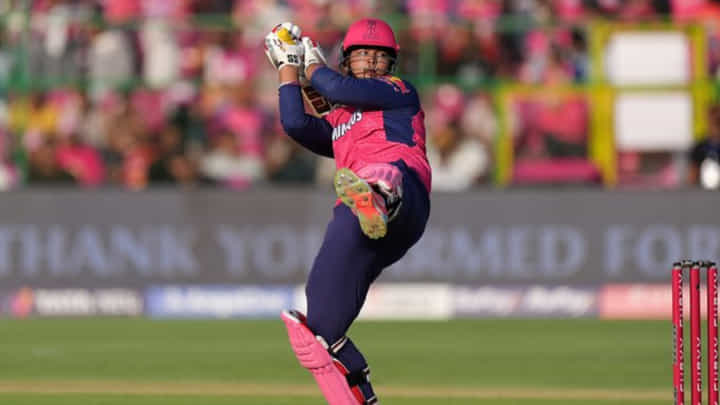 IPL 2025: ಒಂದೇ ಒಂದು ರನ್ ಓಡದೆ 40 ರನ್ ಚಚ್ಚಿದ ವೈಭವ್; ವಿಡಿಯೋ IPL 2025: ಒಂದೇ ಒಂದು ರನ್ ಓಡದೆ 40 ರನ್ ಚಚ್ಚಿದ ವೈಭವ್; ವಿಡಿಯೋ