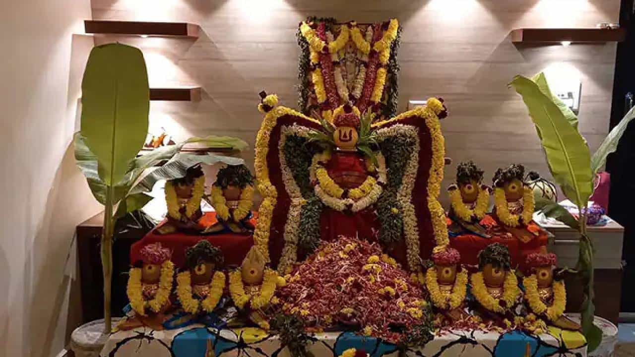 Vaisakha Poornima 2025: ವೈಶಾಖ ಪೂರ್ಣಿಮೆಯಂದು ಲಕ್ಷ್ಮಿ ದೇವಿಗೆ ಈ ವಸ್ತುಗಳನ್ನು ಅರ್ಪಿಸಿದರೆ ಮನೆಯಲ್ಲಿ ಸಂಪತ್ತಿನ ಸುರಿಮಳೆ! Vaisakha Poornima 2025: ವೈಶಾಖ ಪೂರ್ಣಿಮೆಯಂದು ಲಕ್ಷ್ಮಿ ದೇವಿಗೆ ಈ ವಸ್ತುಗಳನ್ನು ಅರ್ಪಿಸಿದರೆ ಮನೆಯಲ್ಲಿ ಸಂಪತ್ತಿನ ಸುರಿಮಳೆ!
