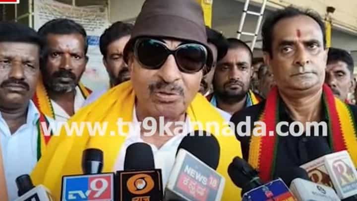 ಭಾರತ ಒಂದು ಅದ್ಭುತ ದೇಶವಾದರೆ ಪಾಕಿಸ್ತಾನವು ಚೀನಾ ಹೇಳಿದಂತೆ ಕುಣಿಯುವ ದಟ್ಟದರಿದ್ರ ದೇಶ: ವಾಟಾಳ್ ನಾಗರಾಜ್ ಭಾರತ ಒಂದು ಅದ್ಭುತ ದೇಶವಾದರೆ ಪಾಕಿಸ್ತಾನವು ಚೀನಾ ಹೇಳಿದಂತೆ ಕುಣಿಯುವ ದಟ್ಟದರಿದ್ರ ದೇಶ: ವಾಟಾಳ್ ನಾಗರಾಜ್