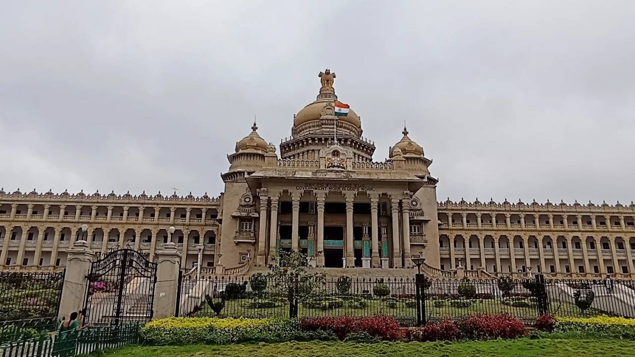 ಸಿಎಂ ಸಚಿವಾಲಯದಲ್ಲಿ ಮೇಜರ್​ ಸರ್ಜರಿ: 16 ಸಿಬ್ಬಂದಿ ಕರ್ತವ್ಯದಿಂದ ಬಿಡುಗಡೆ
