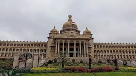 ಸಿಎಂ ಸಚಿವಾಲಯದಲ್ಲಿ ಮೇಜರ್ ಸರ್ಜರಿ: 16 ಸಿಬ್ಬಂದಿ ಕರ್ತವ್ಯದಿಂದ ಬಿಡುಗಡೆ ಸಿಎಂ ಸಚಿವಾಲಯದಲ್ಲಿ ಮೇಜರ್ ಸರ್ಜರಿ: 16 ಸಿಬ್ಬಂದಿ ಕರ್ತವ್ಯದಿಂದ ಬಿಡುಗಡೆ