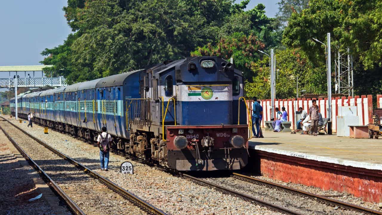 ಬೆಳಗಾವಿ-ಮೈಸೂರು ವಿಶ್ವಮಾನವ ಎಕ್ಸಪ್ರೆಸ್​​ ಪುನಾರಂಭ ಸೇರಿ, ಇತರೆ ರೈಲುಗಳ ವೇಳಾಪಟ್ಟಿಯಲ್ಲಿ ಬದಲಾವಣೆ: ಇಲ್ಲಿದೆ ಮಾಹಿತಿ