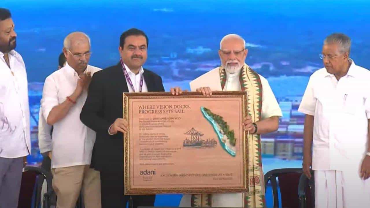 Vizhinjam Port: ಕೇರಳದಲ್ಲಿ ವಿಳಿಂಜಂ ಬಂದರು ಅನಾವರಣ; ಇದು ಭಾರತದ ಮೊದಲ ಟ್ರಾನ್ಸ್​​ಶಿಪ್​ಮೆಂಟ್ ಹಬ್
