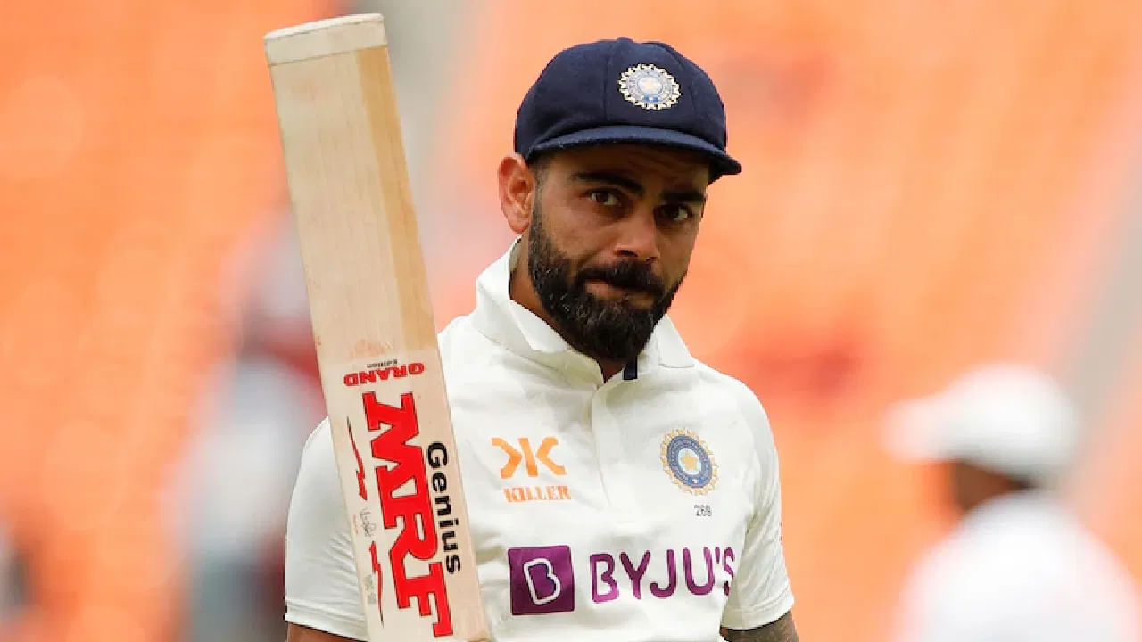 ಒಂದು ವೇಳೆ ವಿರಾಟ್ ಕೊಹ್ಲಿ ತಮ್ಮ ನಿರ್ಧಾರದಲ್ಲಿ ಅಚಲವಾಗಿ ನಿಂತರೆ, ಇಂಗ್ಲೆಂಡ್ ವಿರುದ್ಧದ 5 ಪಂದ್ಯಗಳ ಟೆಸ್ಟ್ ಸರಣಿಯಲ್ಲಿ ಅವರು ಕಾಣಿಸಿಕೊಳ್ಳುವುದಿಲ್ಲ. ಅಲ್ಲದೆ ಬಾರ್ಡರ್-ಗವಾಸ್ಕರ್ ಟೆಸ್ಟ್ ಸರಣಿಯೇ ಕೊಹ್ಲಿ ಪಾಲಿಗೆ ಅಂತಿಮ ಸಿರೀಸ್ ಆಗಿರಲಿದೆ. ಇದರ ನಡುವೆ ಬಿಸಿಸಿಐ ಕೊಹ್ಲಿಯ ಮನವೊಲಿಸಲು ಯಶಸ್ವಿಯಾದರೆ, ಅವರು ಟೀಮ್ ಇಂಡಿಯಾ ಪರ ಇಂಗ್ಲೆಂಡ್ನಲ್ಲಿ ಕಣಕ್ಕಿಳಿಯಲಿದ್ದಾರೆ.