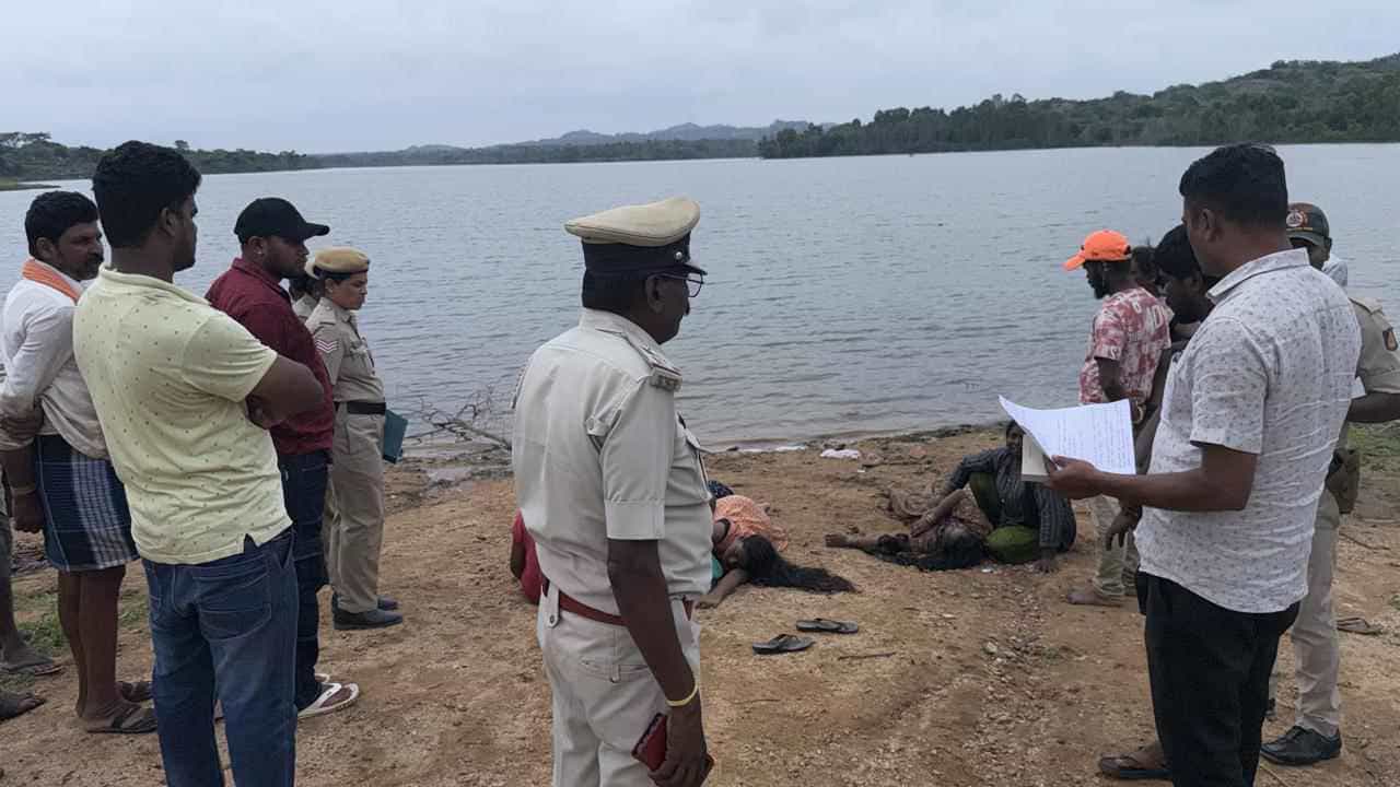 ವೈಜಿ ಗುಡ್ಡ ಜಲಾಶಯದಲ್ಲಿ ಬೆಂಗಳೂರಿನ ಮೂವರು ಯುವತಿಯರು ಜಲಸಮಾಧಿ ವೈಜಿ ಗುಡ್ಡ ಜಲಾಶಯದಲ್ಲಿ ಬೆಂಗಳೂರಿನ ಮೂವರು ಯುವತಿಯರು ಜಲಸಮಾಧಿ