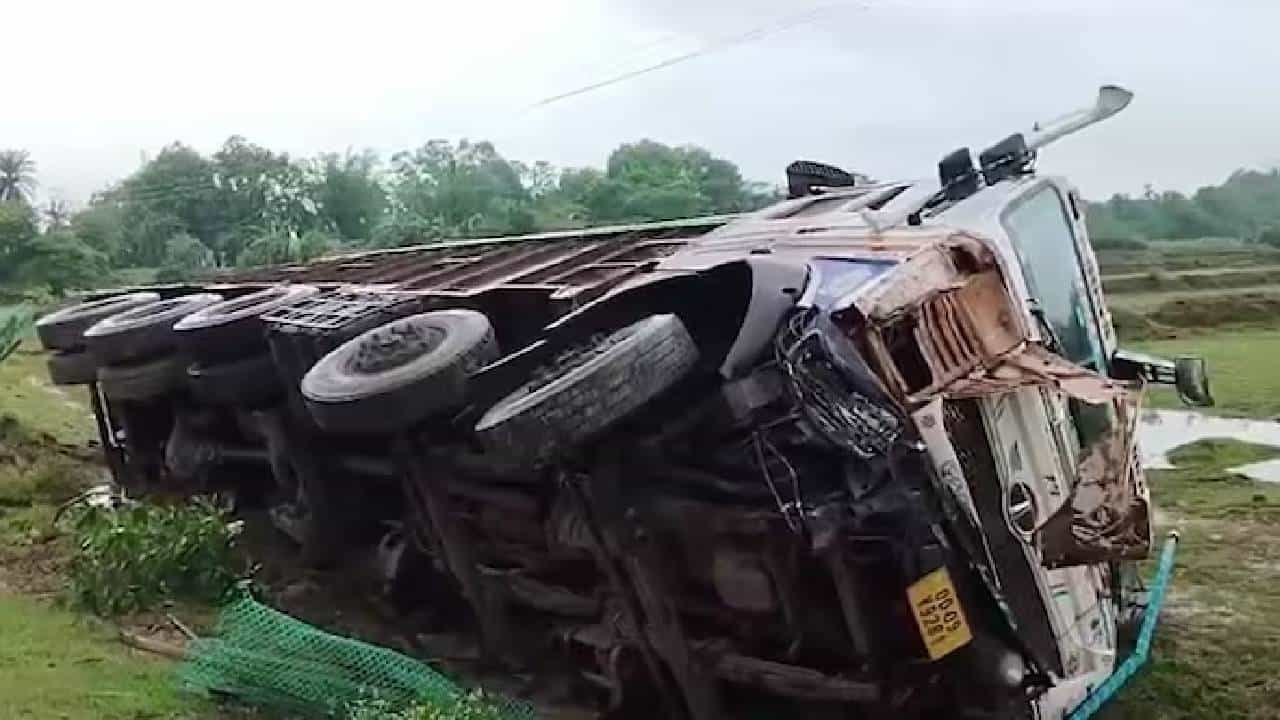 West Bengal: ಪುರುಲಿಯಾದಲ್ಲಿ ಲಾರಿ-ಕಾರು ನಡುವೆ ಭೀಕರ ಅಪಘಾತ, 9 ಮಂದಿ ಸಾವು