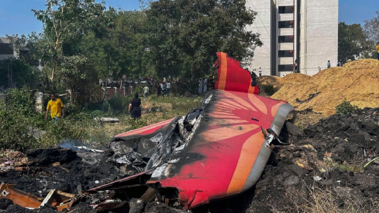 Plane Crashes in India: ಭಾರತವನ್ನು ಬೆಚ್ಚಿ ಬೀಳಿಸಿದ 8 ಭಯಾನಕ ವಿಮಾನ ದುರಂತಗಳಿವು Plane Crashes in India: ಭಾರತವನ್ನು ಬೆಚ್ಚಿ ಬೀಳಿಸಿದ 8 ಭಯಾನಕ ವಿಮಾನ ದುರಂತಗಳಿವು