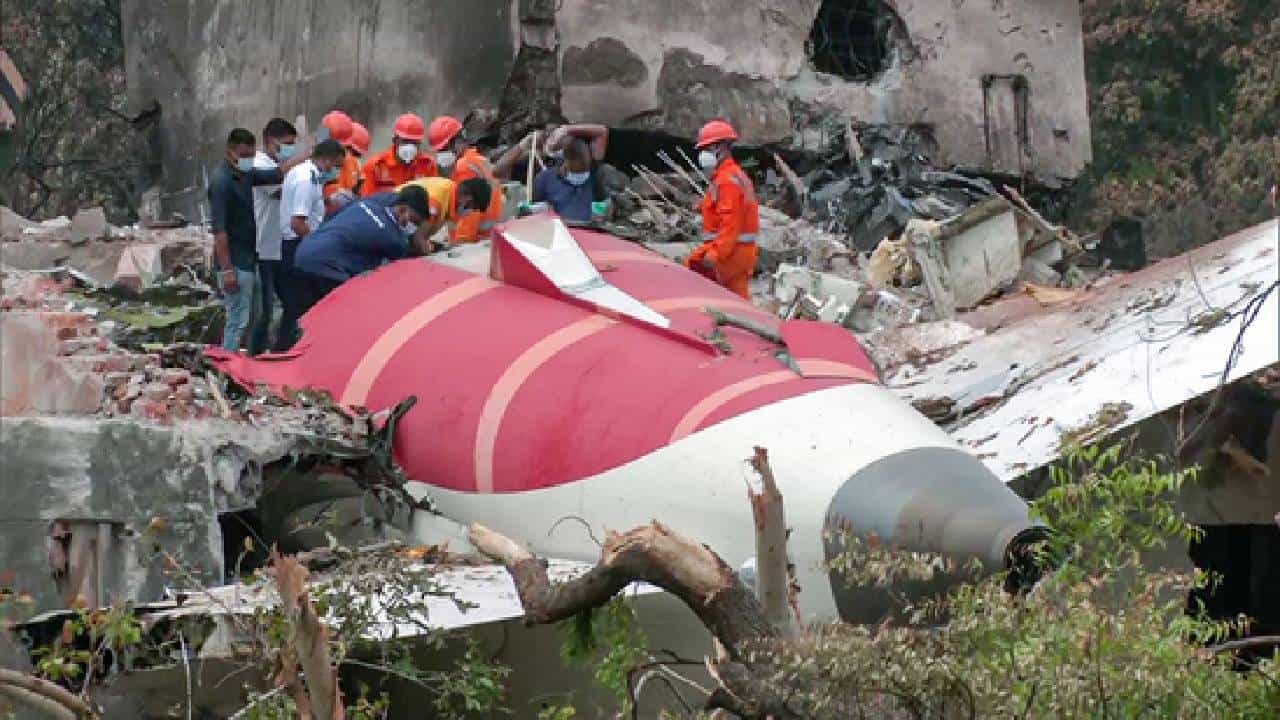 Air India Plane Crash: ಅಹಮದಾಬಾದ್: ಏರ್ ಇಂಡಿಯಾ ವಿಮಾನ ದುರಂತ, ಕೊನೆಗೂ ಎರಡನೇ ಬ್ಲ್ಯಾಕ್ಬಾಕ್ಸ್ ಪತ್ತೆ Air India Plane Crash: ಅಹಮದಾಬಾದ್: ಏರ್ ಇಂಡಿಯಾ ವಿಮಾನ ದುರಂತ, ಕೊನೆಗೂ ಎರಡನೇ ಬ್ಲ್ಯಾಕ್ಬಾಕ್ಸ್ ಪತ್ತೆ