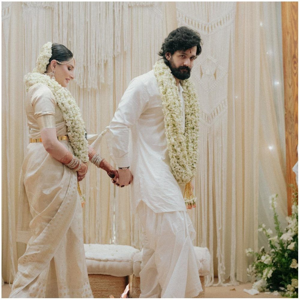 ಅಖಿಲ್ ಹಾಗೂ ಝೈನಬ್ ರೌಜಿ ವಿವಾಹ ಸಮಾರಂಭ ಜೂನ್ 6ರ ಬೆಳಿಗ್ಗೆ 3 ಗಂಟೆಗೆ ನಡೆದಿದೆ ಅನ್ನೋದು ವಿಶೇಷ. ಈ ಸಂದರ್ಭದಲ್ಲಿ ಮುಹೂರ್ತ ಇದ್ದಿದ್ದರಿಂದ ಅಷ್ಟು ಬೆಳಿಗ್ಗೆ ಮದುವೆ ಮಾಡಬೇಕಾದ ಅನಿವಾರ್ಯತೆ ಬಂತು. ಸರಳವಾಗಿ ಈ ವಿವಾಹ ನೆರವೇರಿದೆ.