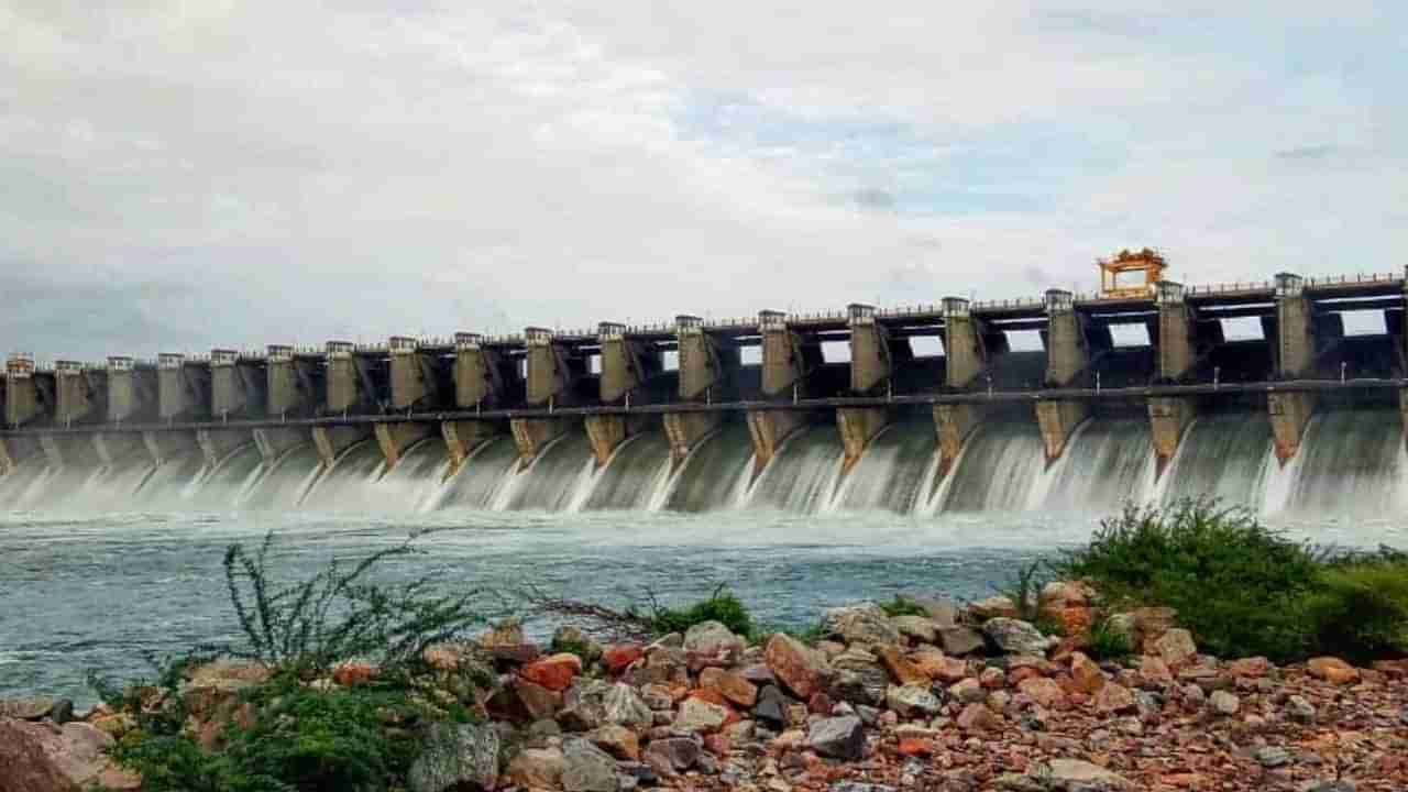 ಬಗೆಹರಿಯದ ಕೃಷ್ಣಾ ನದಿ ನೀರು ವಿವಾದ: ಕುಂಟು ನೆಪ ಹೇಳುತ್ತಾ ಓಡಾಡಬೇಡಿ ಎಂದ ರೈತರು