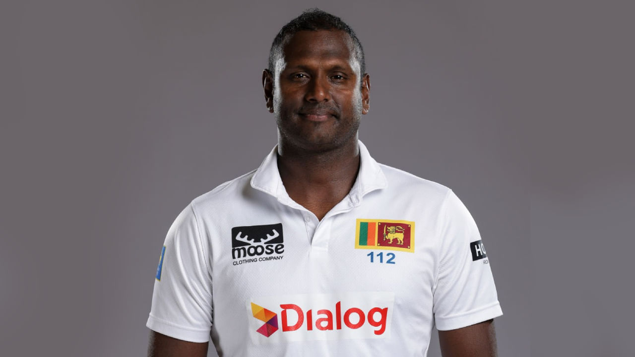 ಏಂಜೆಲೊ ಮ್ಯಾಥ್ಯೂಸ್: ಶ್ರೀಲಂಕಾ ತಂಡದ ಸ್ಟಾರ್ ಆಲ್ರೌಂಡರ್ ಏಂಜೆಲೊ ಮ್ಯಾಥ್ಯೂಸ್ ಟೆಸ್ಟ್ ಕ್ರಿಕೆಟ್ಗೆ ನಿವೃತ್ತಿ ಘೋಷಿಸಿದ್ದಾರೆ. 38 ವರ್ಷದ ಮ್ಯಾಥ್ಯೂಸ್ ಏಕದಿನ ಮತ್ತು ಟಿ20 ಕ್ರಿಕೆಟ್ನಲ್ಲಿ ಮುಂದುವರೆಯುವ ಇಚ್ಛೆ ಹೊಂದಿದ್ದರೂ, ವಯಸ್ಸಿನ ಕಾರಣ ಅವರಿಗೆ ಮುಂಬರುವ ದಿನಗಳಲ್ಲಿ ಚಾನ್ಸ್ ಸಿಗುವ ಸಾಧ್ಯತೆಯಿಲ್ಲ ಎನ್ನಬಹುದು.