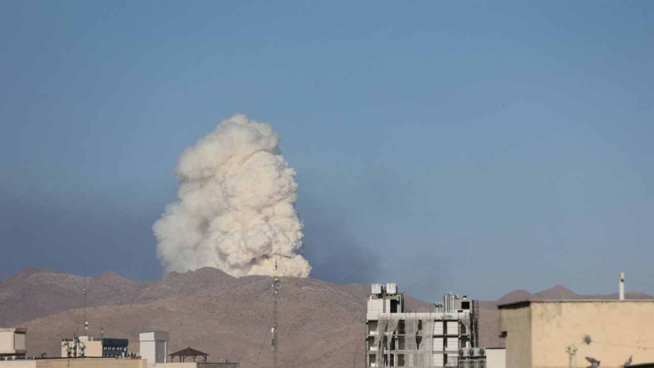 ರಾತ್ರೋರಾತ್ರಿ ಇರಾನ್ ಮೇಲೆ ಅಮೆರಿಕ ದಾಳಿ: ಮೂರು ಪರಮಾಣು ಕೇಂದ್ರಗಳು ಉಡೀಸ್! ರಾತ್ರೋರಾತ್ರಿ ಇರಾನ್ ಮೇಲೆ ಅಮೆರಿಕ ದಾಳಿ: ಮೂರು ಪರಮಾಣು ಕೇಂದ್ರಗಳು ಉಡೀಸ್!