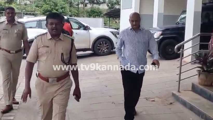 ನೆಲಮಂಗಲ: ಗಲಾಟೆ-ಹಲ್ಲೆ ಆರೋಪ, ಮಾಜಿ ಸಂಸದ ಅನಂತ್ ಕುಮಾರ್ ಹೆಗಡೆ, ಗನ್ಮ್ಯಾನ್, ಚಾಲಕನ ವಿರುದ್ಧ ಎಫ್ಐಆರ್