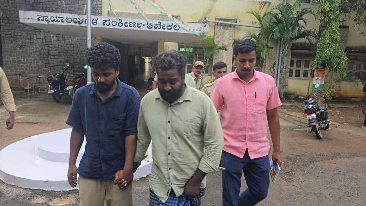 ಅಜ್ಜಿ ತಿಥಿ ಕಾರ್ಯಕ್ಕೆ ಹೋಗಿದ್ದವರ ಮನೆಯಲ್ಲಿ ಕಳ್ಳತನ: ಒಡವೆ ಇಲ್ಲದಕ್ಕೆ ಮದ್ವೆ ಮುಂದೂಡಿಕೆ ಅಜ್ಜಿ ತಿಥಿ ಕಾರ್ಯಕ್ಕೆ ಹೋಗಿದ್ದವರ ಮನೆಯಲ್ಲಿ ಕಳ್ಳತನ: ಒಡವೆ ಇಲ್ಲದಕ್ಕೆ ಮದ್ವೆ ಮುಂದೂಡಿಕೆ