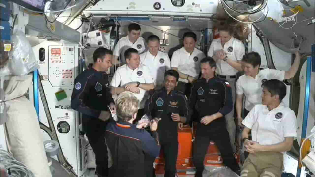 Axiom-4: ಬಾಹ್ಯಾಕಾಶದ ಜೀವನಕ್ಕೆ ಒಗ್ಗಿಕೊಂಡ ಆಕ್ಸಿಯಮ್-4 ಸಿಬ್ಬಂದಿ; ಡ್ರ್ಯಾಗನ್ನಲ್ಲಿ ನಿದ್ರಿಸಿದ ಶುಭಾಂಶು ಶುಕ್ಲಾ