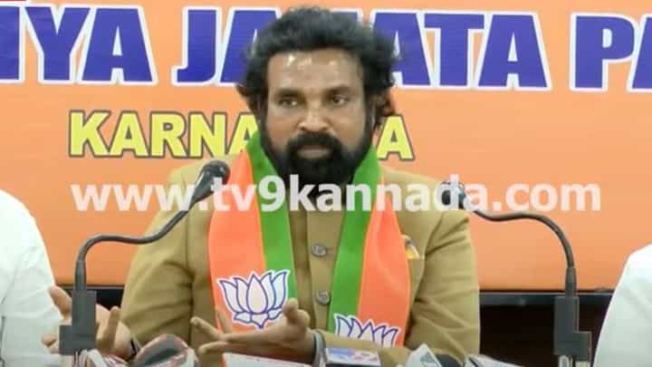 ಸಿದ್ದರಾಮಯ್ಯ ಸರ್ಕಾರಕ್ಕೆ ಜಾತಿಗಣತಿ ವರದಿ ಬಿಸಿತುಪ್ಪದಂತಾಗಿದೆ: ಬಿ ಶ್ರೀರಾಮುಲು, ಮಾಜಿ ಶಾಸಕ ಸಿದ್ದರಾಮಯ್ಯ ಸರ್ಕಾರಕ್ಕೆ ಜಾತಿಗಣತಿ ವರದಿ ಬಿಸಿತುಪ್ಪದಂತಾಗಿದೆ: ಬಿ ಶ್ರೀರಾಮುಲು, ಮಾಜಿ ಶಾಸಕ