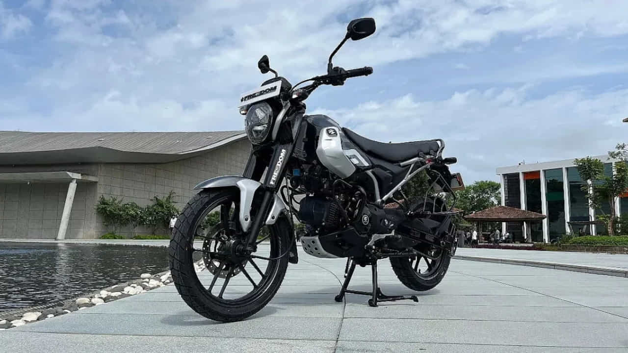Bajaj freedom 125: ವಿಶ್ವದ ಮೊದಲ CNG ಬೈಕ್ ಮೇಲೆ ಬಂಪರ್ ಆಫರ್: ಇದರ ಮೈಲೇಜ್ 102 ಕಿ.ಮೀ Bajaj freedom 125: ವಿಶ್ವದ ಮೊದಲ CNG ಬೈಕ್ ಮೇಲೆ ಬಂಪರ್ ಆಫರ್: ಇದರ ಮೈಲೇಜ್ 102 ಕಿ.ಮೀ