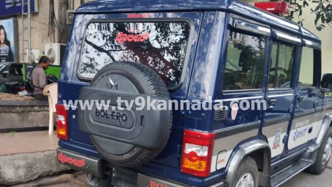 ಬೆಂಗಳೂರಿನ 17 ಕ್ಕೂ ಹೆಚ್ಚು ಡ್ಯಾನ್ಸ್ ಬಾರ್ಗಳ ಮೇಲೆ ಪೊಲೀಸರಿಂದ ದಾಳಿ ಬೆಂಗಳೂರಿನ 17 ಕ್ಕೂ ಹೆಚ್ಚು ಡ್ಯಾನ್ಸ್ ಬಾರ್ಗಳ ಮೇಲೆ ಪೊಲೀಸರಿಂದ ದಾಳಿ
