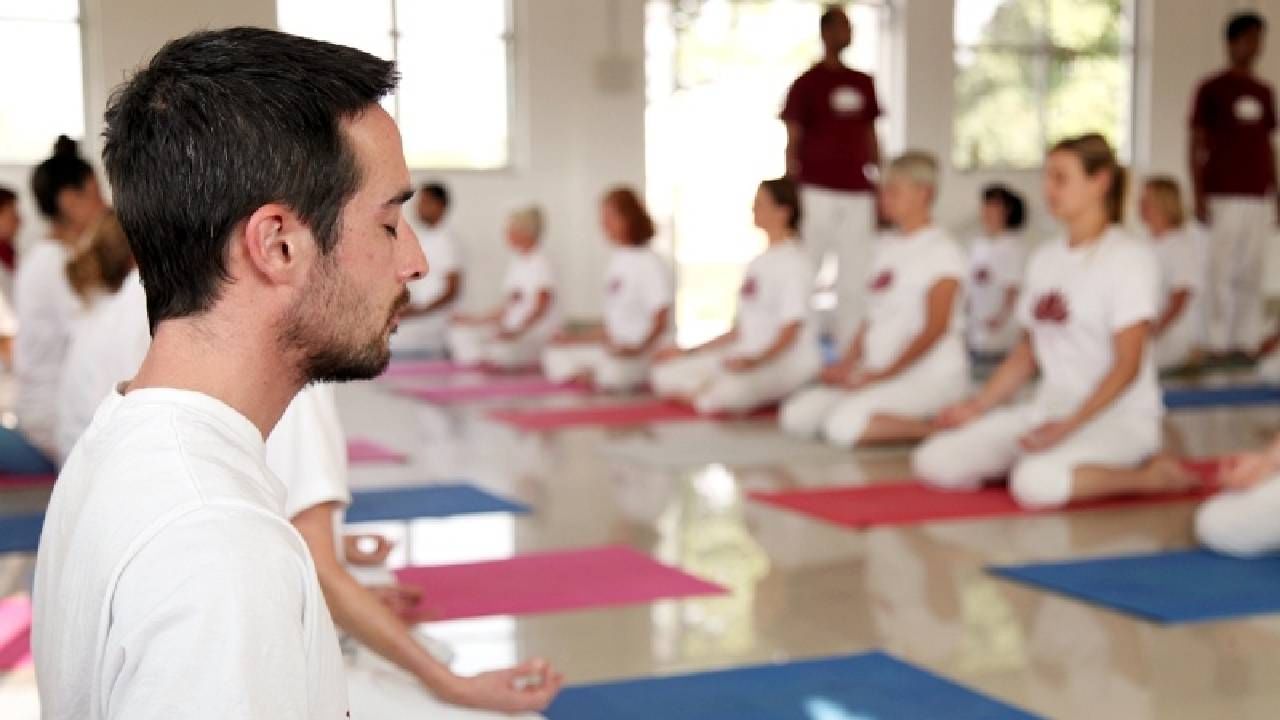 Career in Yoga: ಯೋಗದಲ್ಲಿ ವೃತ್ತಿಜೀವನ ರೂಪಿಸಿಕೊಳ್ಳುವುದು ಹೇಗೆ, ಎಷ್ಟು ಕೋರ್ಸ್ಗಳಿವೆ? Career in Yoga: ಯೋಗದಲ್ಲಿ ವೃತ್ತಿಜೀವನ ರೂಪಿಸಿಕೊಳ್ಳುವುದು ಹೇಗೆ, ಎಷ್ಟು ಕೋರ್ಸ್ಗಳಿವೆ?