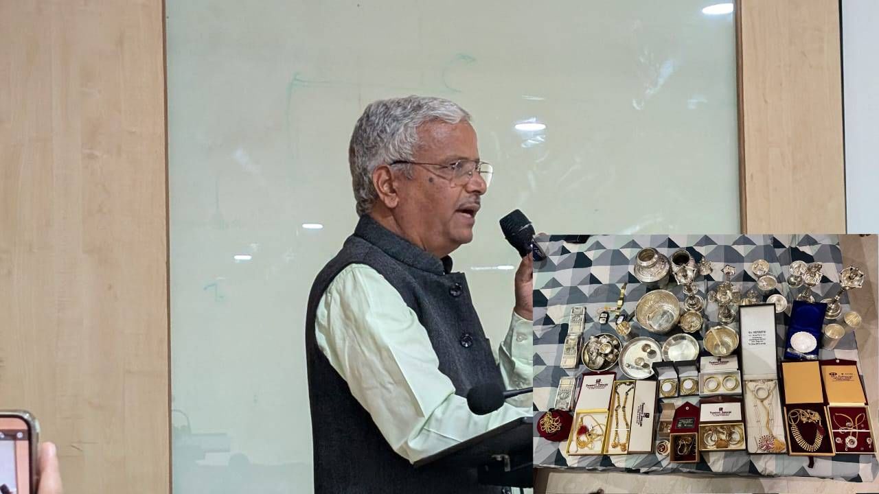 ಬೆಳಗಾವಿಯ ಮಲಪ್ರಭಾ ಯೋಜನೆಯ ಮುಖ್ಯ ಇಂಜಿನಿಯರ್ ಅಶೋಕ್ ವಾಲ್ಸಂದ್ ಅವರ ಬೆಳಗಾವಿಯ ರಾಮತೀರ್ಥ ನಗರದಲ್ಲಿರುವ ಮನೆಯಲ್ಲಿ 92 ಲಕ್ಷ 70 ಸಾವಿರ ಮೌಲ್ಯದ 1 ಕೆಜಿ 80 ಗ್ರಾಂ ಚಿನ್ನ, 3 ಲಕ್ಷ 96 ಸಾವಿರ ಮೌಲ್ಯದ ಮೂರೂವರೆ ಕೆಜಿ ಬೆಳ್ಳಿ‌ ಪತ್ತೆಯಾಗಿದೆ. ಜೊತೆಗೆ ಒಂದೂವರೆ ಲಕ್ಷ ನಗದು ಪತ್ತೆಯಾಗಿದೆ. ಅಪಾರ ಪ್ರಮಾಣದ ಆಸ್ತಿ ಪತ್ರಗಳು ಕೂಡ ಮನೆಯಲ್ಲಿ ಸಿಕ್ಕಿವೆ.