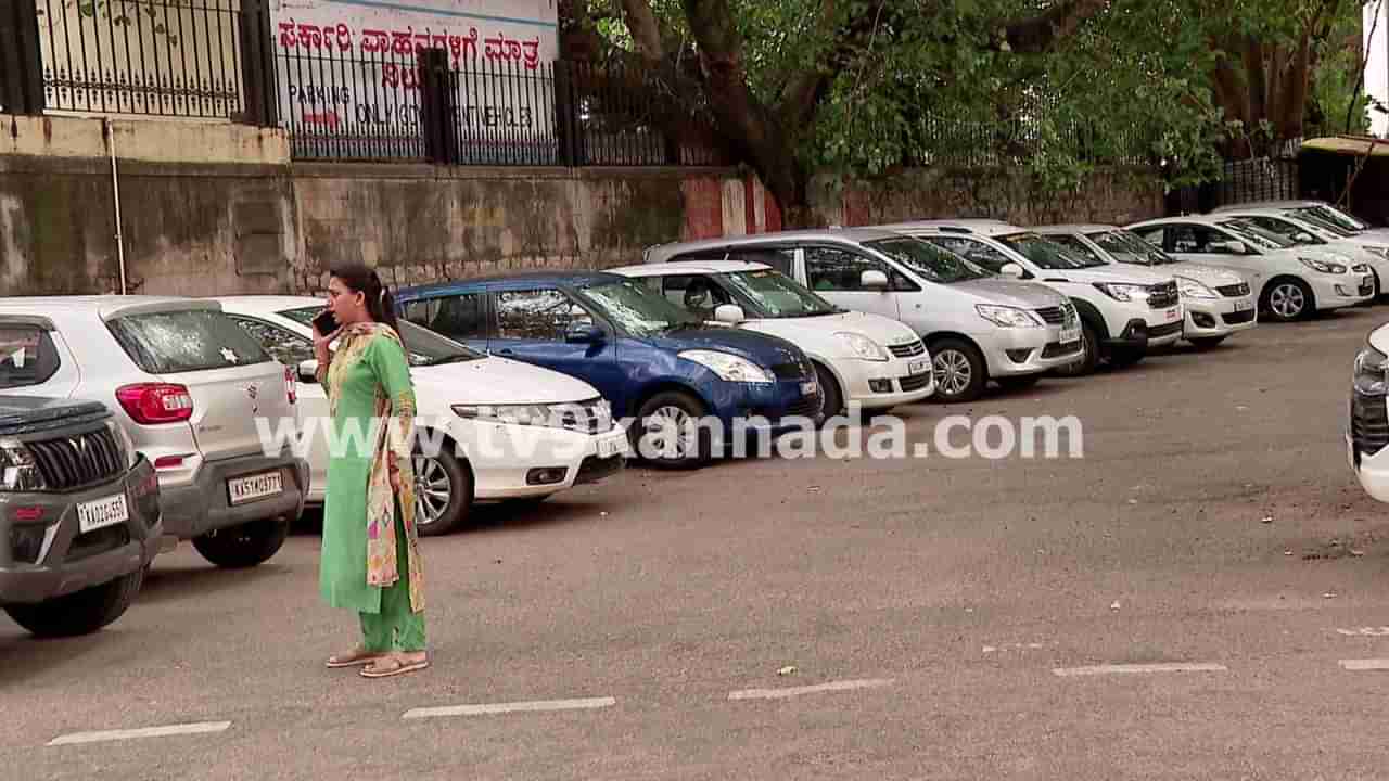 ವಿಧಾನಸೌಧ, ಎಂಎಸ್ ಬಿಲ್ಡಿಂಗ್ ಸುತ್ತಮುತ್ತ ಪಾರ್ಕಿಂಗ್ ಜಂಜಾಟ: ಶಕ್ತಿಸೌಧಕ್ಕೂ ತಟ್ಟಿದ ಬಿಸಿ