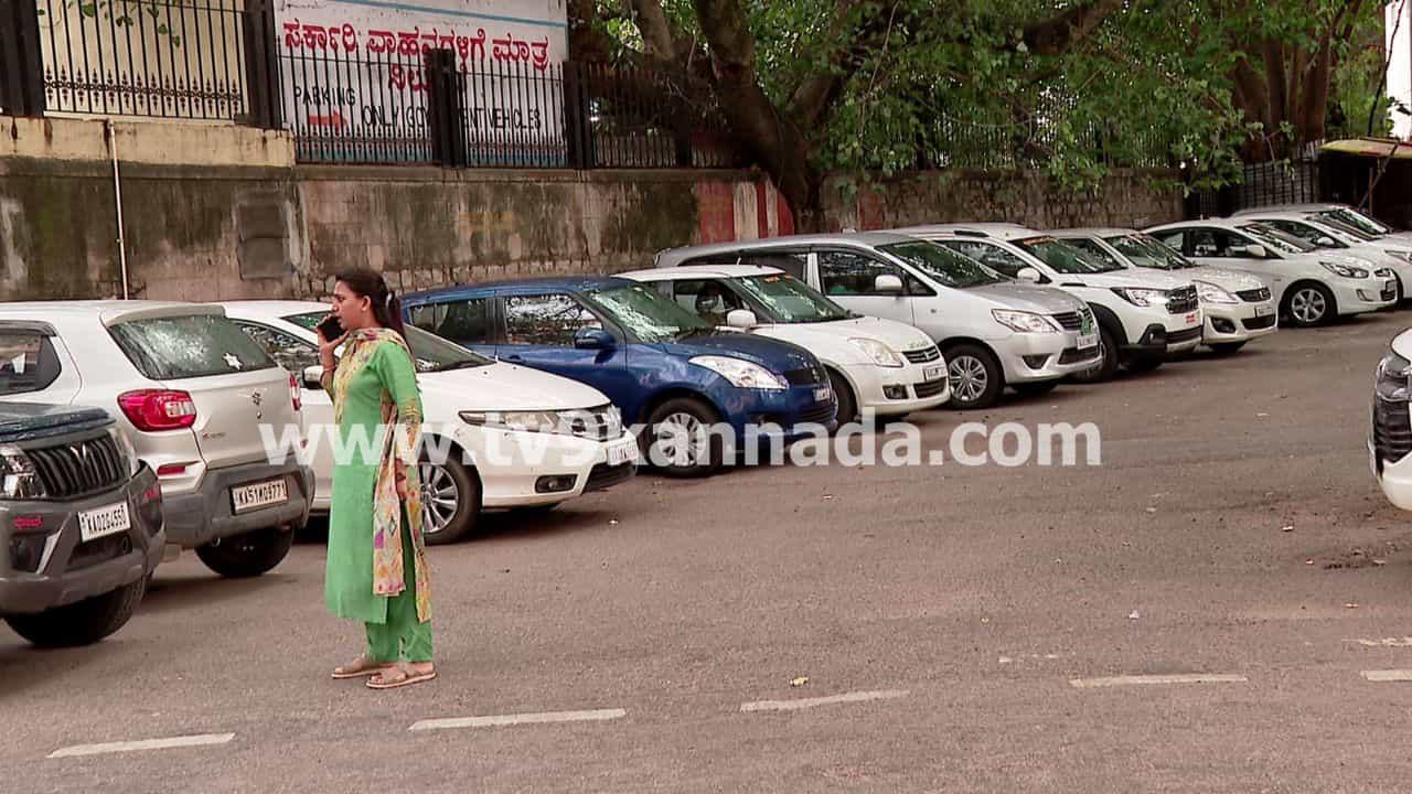 ವಿಧಾನಸೌಧ, ಎಂಎಸ್ ಬಿಲ್ಡಿಂಗ್ ಸುತ್ತಮುತ್ತ ಪಾರ್ಕಿಂಗ್ ಜಂಜಾಟ: ಶಕ್ತಿಸೌಧಕ್ಕೂ ತಟ್ಟಿದ ಬಿಸಿ