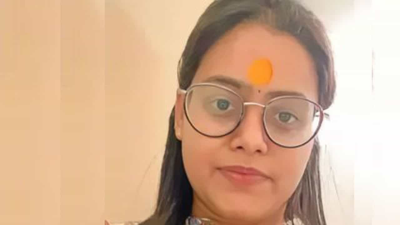 ಗಣಪತಿಯೇ ನನ್ನ ಕಾಪಾಡಿದ!; 10 ನಿಮಿಷ ತಡವಾಗಿ ಏರ್ಪೋರ್ಟ್ಗೆ ಬಂದಿದ್ದಕ್ಕೆ ಉಳಿಯಿತು ಯುವತಿಯ ಪ್ರಾಣ ಗಣಪತಿಯೇ ನನ್ನ ಕಾಪಾಡಿದ!; 10 ನಿಮಿಷ ತಡವಾಗಿ ಏರ್ಪೋರ್ಟ್ಗೆ ಬಂದಿದ್ದಕ್ಕೆ ಉಳಿಯಿತು ಯುವತಿಯ ಪ್ರಾಣ