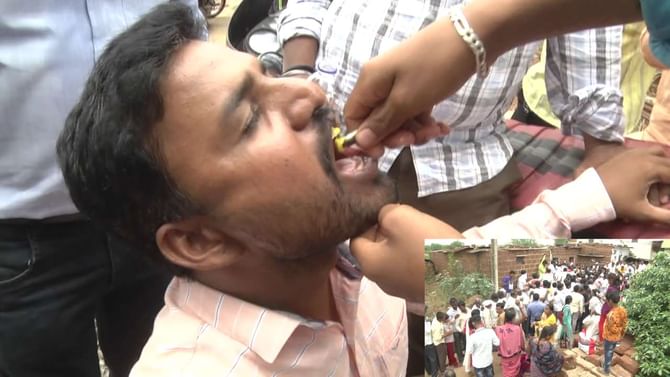 ಬೀದರ: ರೋಗ ಗುಣಮುಖಕ್ಕೆ ಜೀವಂತ ಮೀನು ನುಂಗುವುದು, ಏನಿದರ ವಿಶೇಷ? ಬೀದರ: ರೋಗ ಗುಣಮುಖಕ್ಕೆ ಜೀವಂತ ಮೀನು ನುಂಗುವುದು, ಏನಿದರ ವಿಶೇಷ?