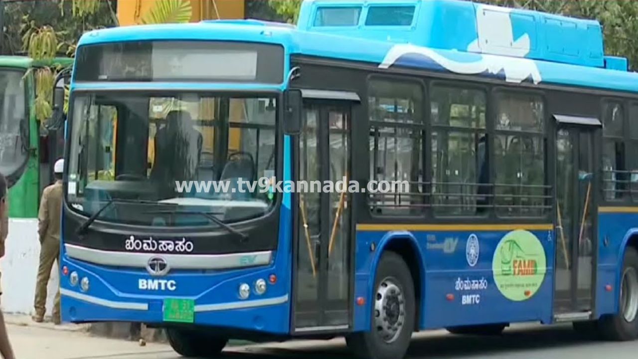 ಅಂಧರು ಬಟನ್ ಪ್ರೆಸ್ ಮಾಡಿದ್ರೆ ಸಾಕು, ಅವರಿದ್ದಲ್ಲಿಗೆ ಬರುತ್ತೆ ಬಿಎಂಟಿಸಿ ಬಸ್! ಬಂದಿದೆ ಹೊಸ ಡಿವೈಸ್ ಅಂಧರು ಬಟನ್ ಪ್ರೆಸ್ ಮಾಡಿದ್ರೆ ಸಾಕು, ಅವರಿದ್ದಲ್ಲಿಗೆ ಬರುತ್ತೆ ಬಿಎಂಟಿಸಿ ಬಸ್! ಬಂದಿದೆ ಹೊಸ ಡಿವೈಸ್