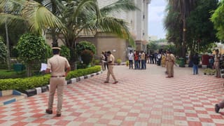 ಬೆಂಗಳೂರು ಕಾಲ್ತುಳಿತಕ್ಕೆ ಸಿಎಂ, ಡಿಸಿಎಂ ಅವರೇ ನೇರ ಹೊಣೆ ಎಂದ ವಿಪಕ್ಷಗಳು ಎತ್ತಿದ ಸಾಲು ಪ್ರಶ್ನೆಗಳು ಇಲ್ಲಿವೆ