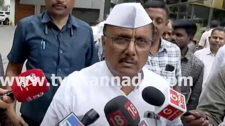 ಸುರ್ಜೆವಾಲಾ ಜೊತೆ ನಡೆಸಿದ ಸಭೆ ಬಳಿಕ ಪಾಟೀಲ್ ಮಾಧ್ಯಮಗಳೊಂದಿಗೆ ಸರಿಯಾಗಿ ಮಾತಾಡಲಿಲ್ಲ ಸುರ್ಜೆವಾಲಾ ಜೊತೆ ನಡೆಸಿದ ಸಭೆ ಬಳಿಕ ಪಾಟೀಲ್ ಮಾಧ್ಯಮಗಳೊಂದಿಗೆ ಸರಿಯಾಗಿ ಮಾತಾಡಲಿಲ್ಲ