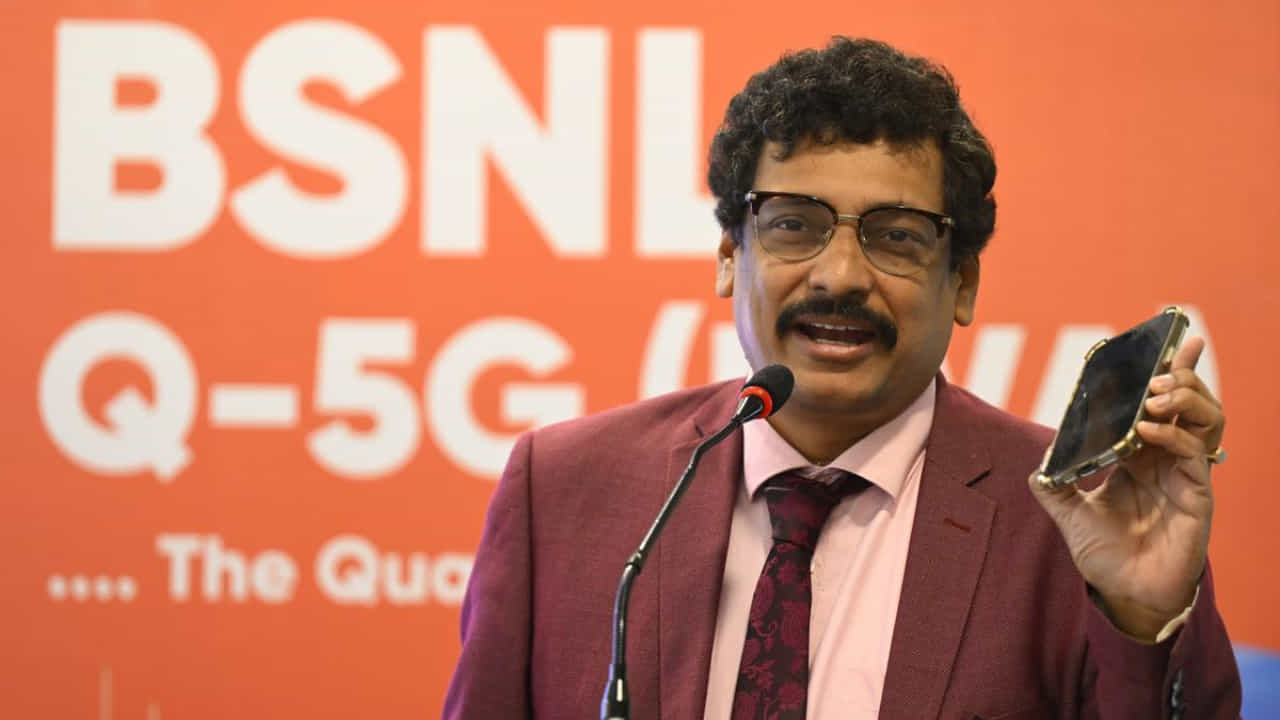 BSNL 5G: ಕಾಯುವಿಕೆ ಮುಗಿಯಿತು: ಕೊನೆಗೂ ಸೂಪರ್ ಫಾಸ್ಟ್ ವೇಗದಲ್ಲಿ ಬಿಎಸ್ಎನ್ಎಲ್ 5G ಸೇವೆ ಪ್ರಾರಂಭ BSNL 5G: ಕಾಯುವಿಕೆ ಮುಗಿಯಿತು: ಕೊನೆಗೂ ಸೂಪರ್ ಫಾಸ್ಟ್ ವೇಗದಲ್ಲಿ ಬಿಎಸ್ಎನ್ಎಲ್ 5G ಸೇವೆ ಪ್ರಾರಂಭ