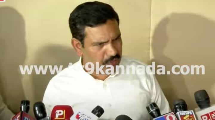 Bengaluru Stampede; ಪೊಲೀಸರನ್ನು ಹರಕೆ ಕುರಿ ಮಾಡೋದು ಬೇಡ, ಸಿಎಂ ವಿರುದ್ಧವೂ ಎಫ್ಐಅರ್ ಆಗಲಿ: ವಿಜಯೇಂದ್ರ Bengaluru Stampede; ಪೊಲೀಸರನ್ನು ಹರಕೆ ಕುರಿ ಮಾಡೋದು ಬೇಡ, ಸಿಎಂ ವಿರುದ್ಧವೂ ಎಫ್ಐಅರ್ ಆಗಲಿ: ವಿಜಯೇಂದ್ರ