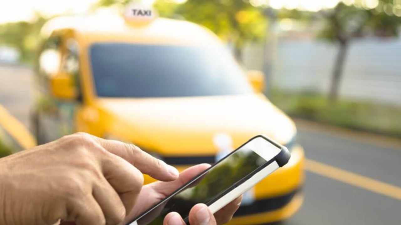 ಅಗ್ರಿಗೇಟರ್ ಕಂಪನಿಗಳಿಂದ ದುಪ್ಪಟ್ಟು ದರ ವಸೂಲಿ: ಆಟೋ, ಕ್ಯಾಬ್ ಪ್ರಯಾಣಿಕರಿಗೆ ಶಾಕ್​ ಮೇಲೆ ಶಾಕ್​