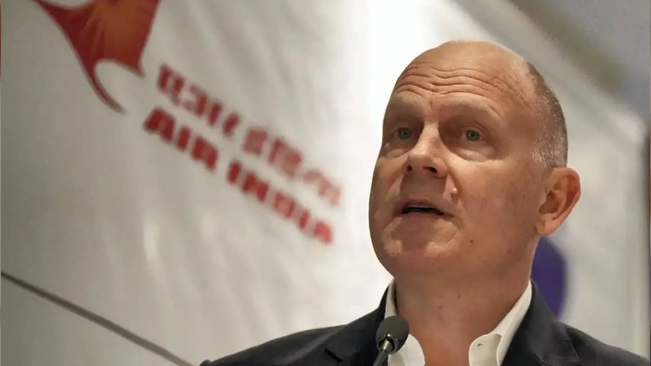 Air India: ಭೀಕರ ವಿಮಾನಾಪಘಾತಕ್ಕೆ ಕೆಲವೇ ದಿನ ಮೊದಲು ಭರ್ಜರಿ ಸಂಬಳ ಹೆಚ್ಚಳ ಪಡೆದಿದ್ದ ಏರ್ ಇಂಡಿಯಾ ಸಿಇಒ Air India: ಭೀಕರ ವಿಮಾನಾಪಘಾತಕ್ಕೆ ಕೆಲವೇ ದಿನ ಮೊದಲು ಭರ್ಜರಿ ಸಂಬಳ ಹೆಚ್ಚಳ ಪಡೆದಿದ್ದ ಏರ್ ಇಂಡಿಯಾ ಸಿಇಒ