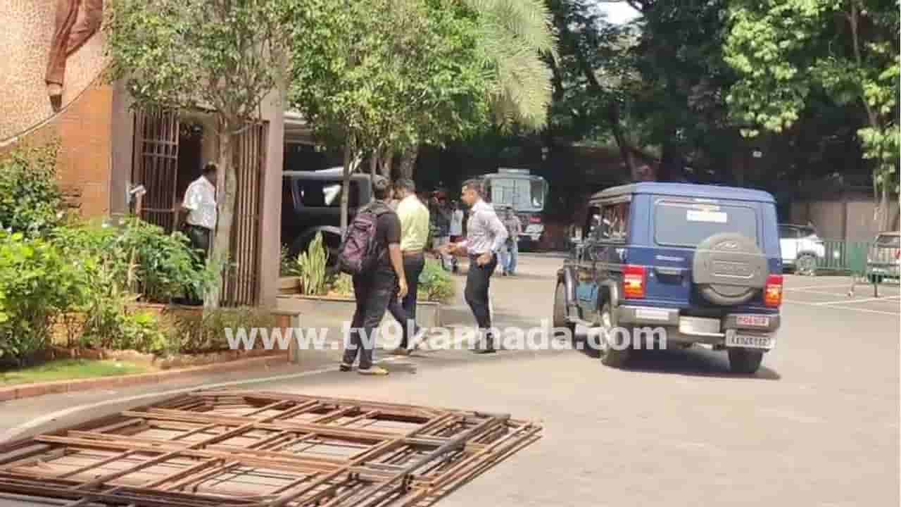 ಕಾಲ್ತುಳಿತ ದುರಂತ ಪ್ರಕರಣದ ತನಿಖೆಗಿಳಿದ ಸಿಐಡಿ: ಚಿನ್ನಸ್ವಾಮಿ ಸ್ಟೇಡಿಯಂಗೆ ಭೇಟಿ, ಇಂಚಿಂಚೂ ಮಾಹಿತಿ ಸಂಗ್ರಹ