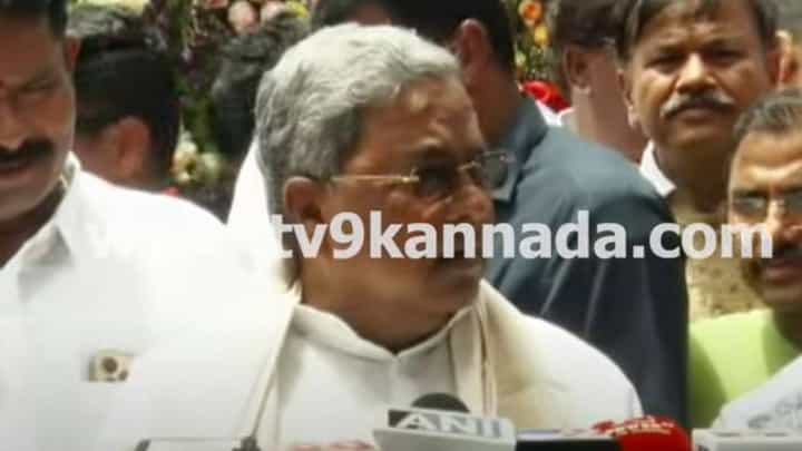 Bengaluru Stampede: ಪೊಲೀಸರು ಯಾಕೆ ಬಲಿಪಶು ಅಂತ ಕೇಳಿದರೆ ಮುಖ್ಯಮಂತ್ರಿ ಸಿದ್ದರಾಮಯ್ಯ ಅಸಂಮಜಸ ಉತ್ತರ Bengaluru Stampede: ಪೊಲೀಸರು ಯಾಕೆ ಬಲಿಪಶು ಅಂತ ಕೇಳಿದರೆ ಮುಖ್ಯಮಂತ್ರಿ ಸಿದ್ದರಾಮಯ್ಯ ಅಸಂಮಜಸ ಉತ್ತರ