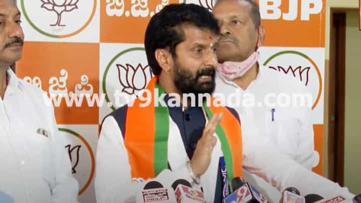 ನಂದಿನಿ ಮತ್ತು ಅಮುಲ್ ರೈತರು ಹುಟ್ಟುಹಾಕಿರುವ ಸಂಸ್ಥೆಗಳು, ಎರಡೂ ನಮ್ಮವೇ: ಸಿಟಿ ರವಿ, ಬಿಜೆಪಿ ಎಮ್ಮೆಲ್ಸಿ ನಂದಿನಿ ಮತ್ತು ಅಮುಲ್ ರೈತರು ಹುಟ್ಟುಹಾಕಿರುವ ಸಂಸ್ಥೆಗಳು, ಎರಡೂ ನಮ್ಮವೇ: ಸಿಟಿ ರವಿ, ಬಿಜೆಪಿ ಎಮ್ಮೆಲ್ಸಿ