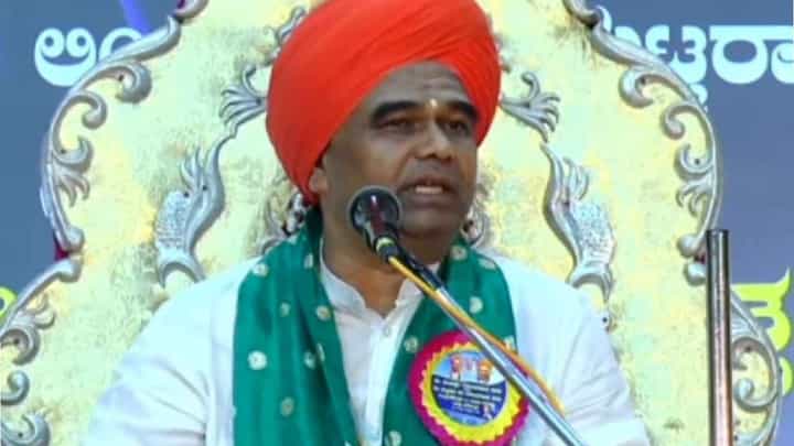 ಗ್ಯಾರಂಟಿ ಯೋಜನೆಗಳಿಂದ ಮಠಕ್ಕೆ ಪೆಟ್ಟು, ಮಠದ ಖರ್ಚಿಗೆ ಹೊರೆ: ಅನುದಾನಕ್ಕೆ ಆಗ್ರಹಿಸಿದ ದಿಂಗಾಲೇಶ್ವರ ಸ್ವಾಮೀಜಿ ಗ್ಯಾರಂಟಿ ಯೋಜನೆಗಳಿಂದ ಮಠಕ್ಕೆ ಪೆಟ್ಟು, ಮಠದ ಖರ್ಚಿಗೆ ಹೊರೆ: ಅನುದಾನಕ್ಕೆ ಆಗ್ರಹಿಸಿದ ದಿಂಗಾಲೇಶ್ವರ ಸ್ವಾಮೀಜಿ