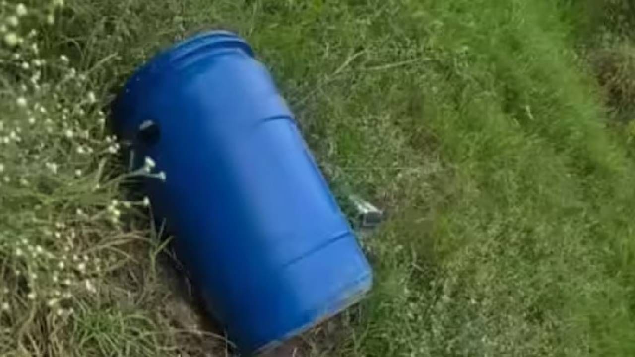 ಲುಧಿಯಾನಾ: ಪ್ಲಾಸ್ಟಿಕ್ ಡ್ರಮ್ನಲ್ಲಿ ಕೊಳೆತ ಶವ ಪತ್ತೆ ಲುಧಿಯಾನಾ: ಪ್ಲಾಸ್ಟಿಕ್ ಡ್ರಮ್ನಲ್ಲಿ ಕೊಳೆತ ಶವ ಪತ್ತೆ