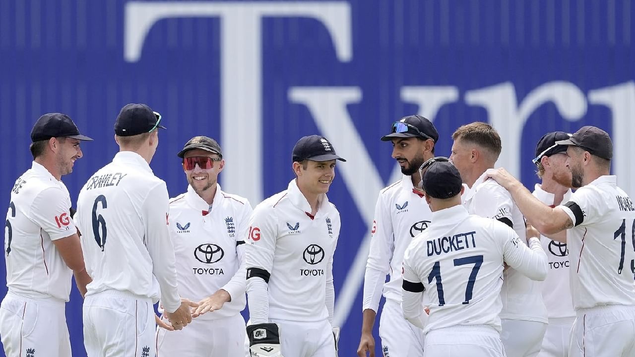 ಭಾರತ ಮತ್ತು ಇಂಗ್ಲೆಂಡ್ (IND vs ENG) ನಡುವಣ ತೆಂಡೂಲ್ಕರ್-ಅ್ಯಂಡರ್ಸನ್ ಟೆಸ್ಟ್​ ಸರಣಿಯ ಮೊದಲ ಪಂದ್ಯವು ಲೀಡ್ಸ್​ನ ಹೆಡಿಂಗ್ಲೆ ಮೈದಾನದಲ್ಲಿ ನಡೆಯುತ್ತಿದೆ. ಈ ಪಂದ್ಯದ ಮೂರನೇ ದಿನದಾಟದಂದು ಇಂಗ್ಲೆಂಡ್ ತಂಡದಲ್ಲಿರದ ಆಟಗಾರನನ್ನು ಮೈದಾನಕ್ಕಿಳಿಸಿ ಎಲ್ಲರನ್ನು ಅಚ್ಚರಿಗೊಳಿಸಿದ್ದಾರೆ.