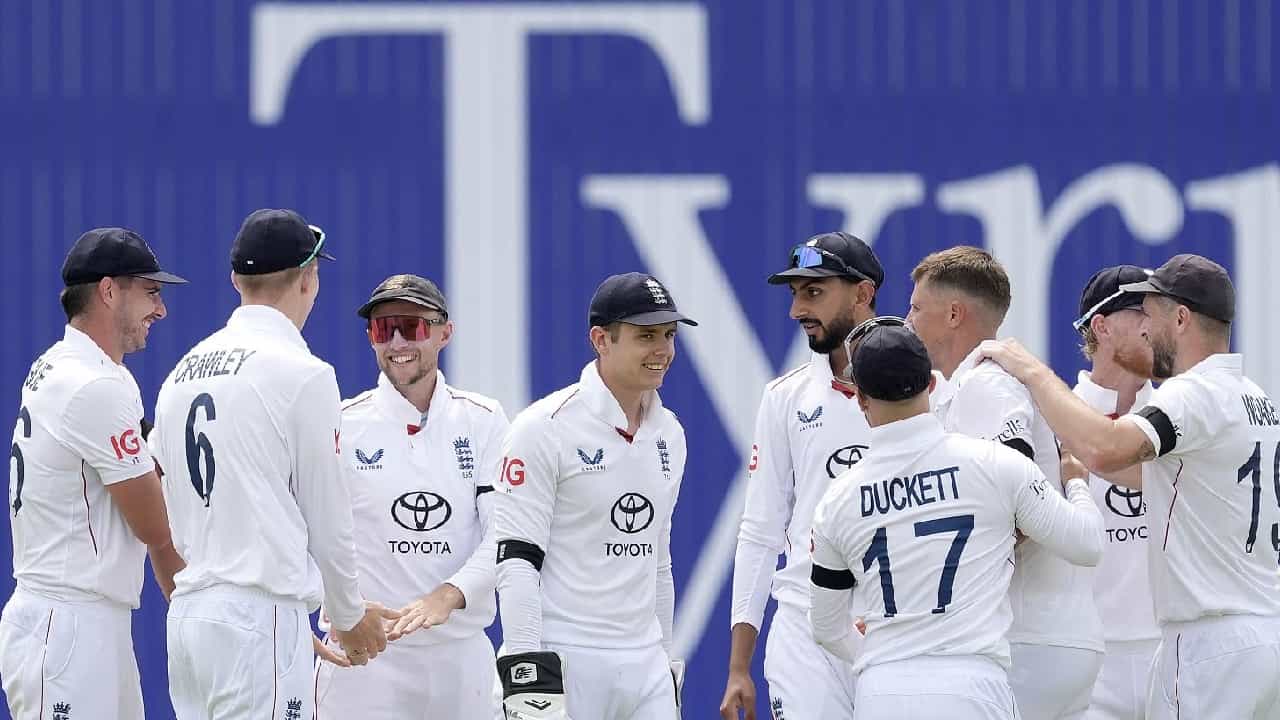 ಭಾರತ ಮತ್ತು ಇಂಗ್ಲೆಂಡ್ (IND vs ENG) ನಡುವಣ ತೆಂಡೂಲ್ಕರ್-ಅ್ಯಂಡರ್ಸನ್ ಟೆಸ್ಟ್ ಸರಣಿಯ ಮೊದಲ ಪಂದ್ಯವು ಲೀಡ್ಸ್ನ ಹೆಡಿಂಗ್ಲೆ ಮೈದಾನದಲ್ಲಿ ನಡೆಯುತ್ತಿದೆ. ಈ ಪಂದ್ಯದ ಮೂರನೇ ದಿನದಾಟದಂದು ಇಂಗ್ಲೆಂಡ್ ತಂಡದಲ್ಲಿರದ ಆಟಗಾರನನ್ನು ಮೈದಾನಕ್ಕಿಳಿಸಿ ಎಲ್ಲರನ್ನು ಅಚ್ಚರಿಗೊಳಿಸಿದ್ದಾರೆ.